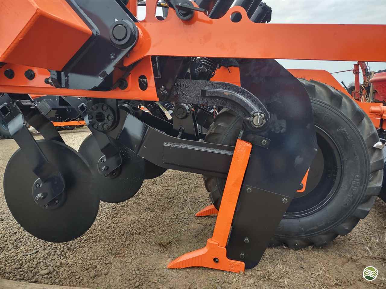 IMPLEMENTOS AGRICOLAS DESCOMPACTADOR MATA BROTO 5 HASTES Talamini Máquinas e Implementos Agrícolas CAMPOS NOVOS SANTA CATARINA SC